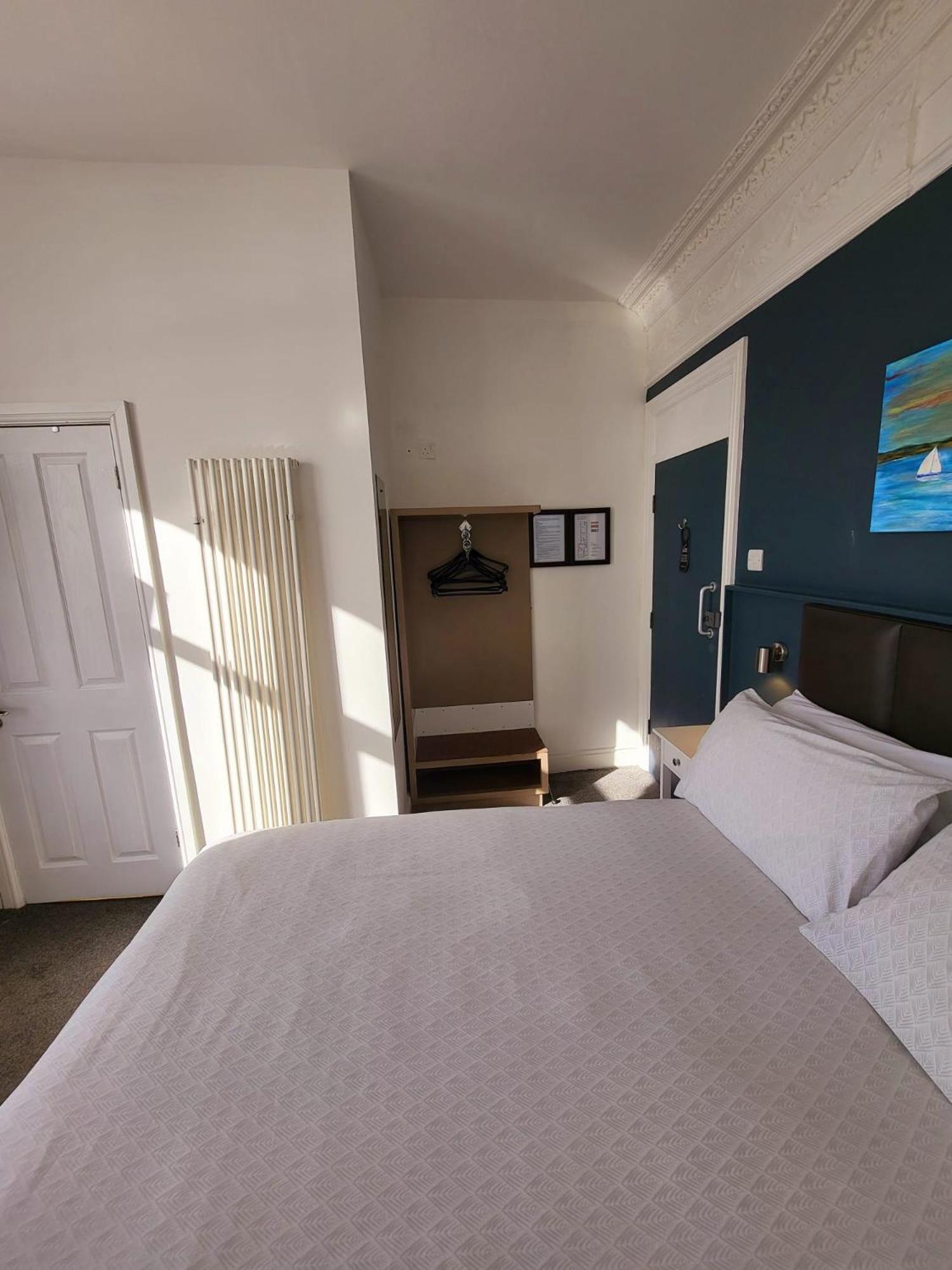 At Caledonia Hotel Douglas Room photo